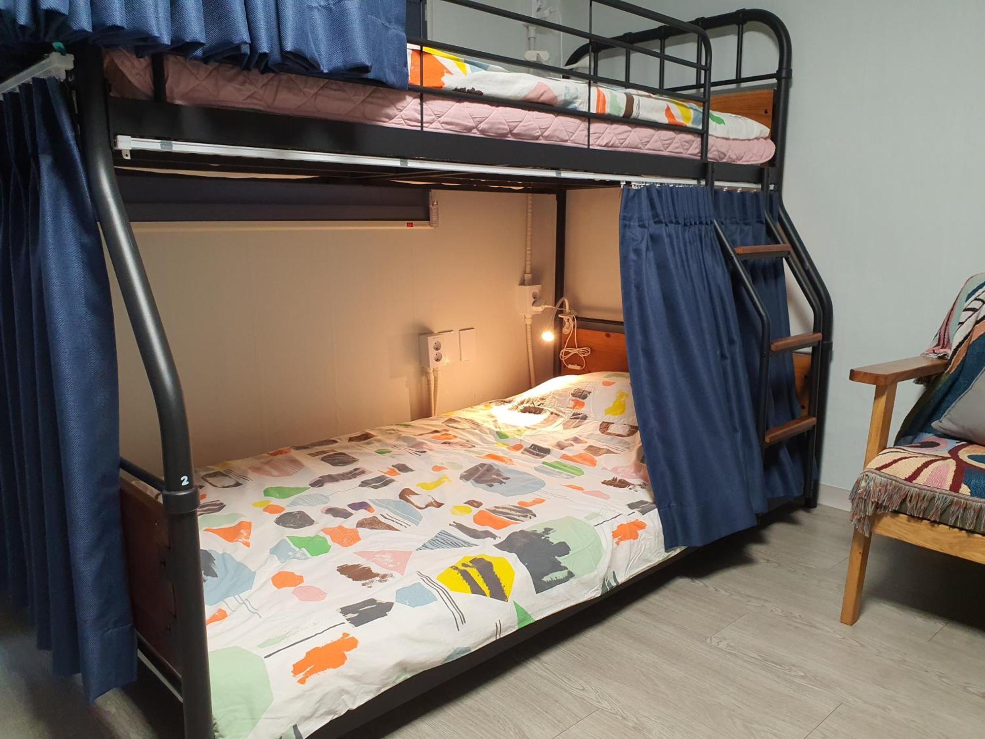 Bunk Backpackers Guesthouse Сеул Экстерьер фото